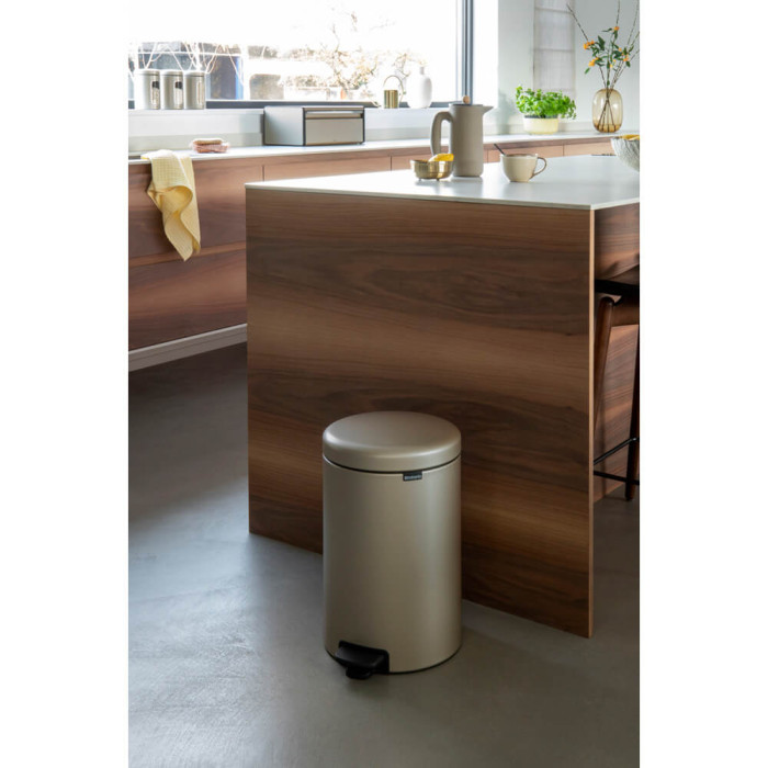 Кош за смет с педал Brabantia NewIcon 20L, Metallic Gold - Баня и почистване