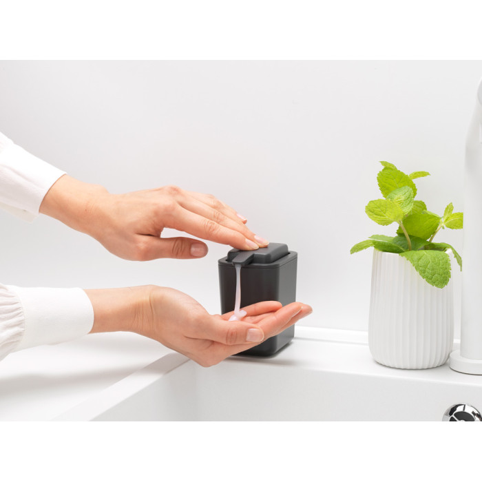 Дозатор за течен сапун Brabantia Dark Grey - Кухня