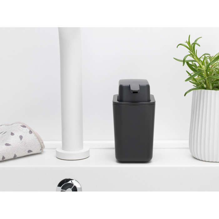 Дозатор за течен сапун Brabantia Dark Grey - Кухня
