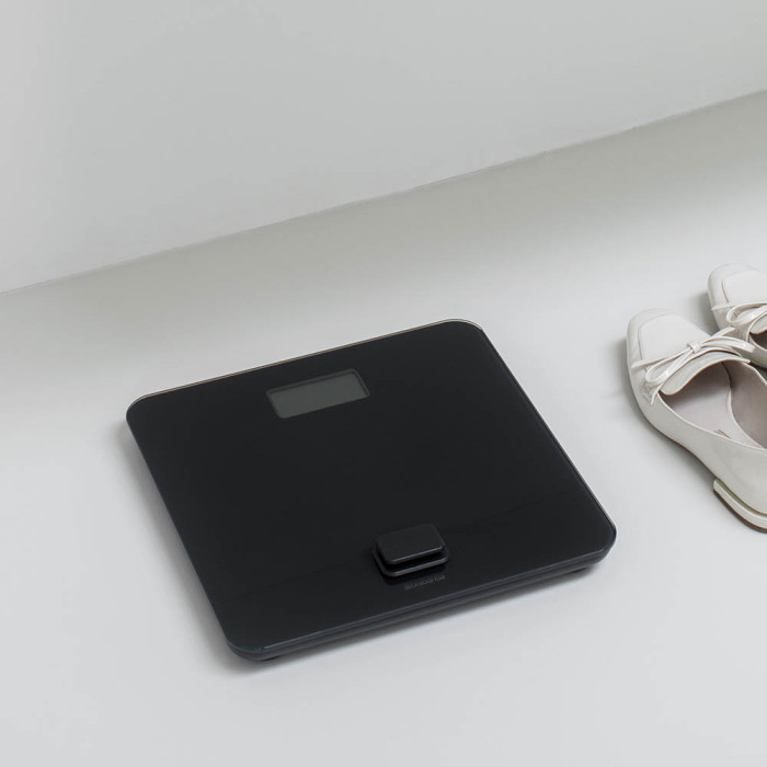 Дигитална везна за баня Brabantia ReNew Dark Grey, работа без батерии Дигитална везна за баня Brabantia ReNew Dark Grey, работа без батерии - Баня и почистване