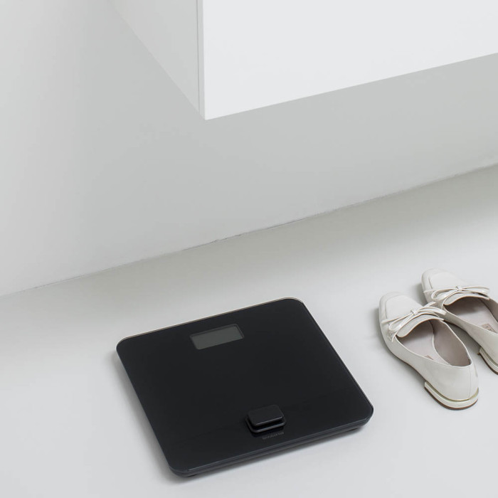 Дигитална везна за баня Brabantia ReNew Dark Grey, работа без батерии Дигитална везна за баня Brabantia ReNew Dark Grey, работа без батерии - Баня и почистване