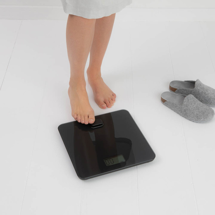 Дигитална везна за баня Brabantia ReNew Dark Grey, работа без батерии Дигитална везна за баня Brabantia ReNew Dark Grey, работа без батерии - Баня и почистване