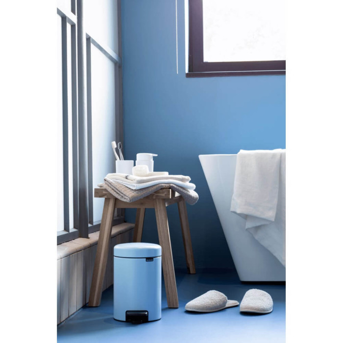 Кош за смет с педал Brabantia NewIcon 3L, Dreamy Blue Кош за смет с педал Brabantia NewIcon 3L, Dreamy Blue - Баня и почистване