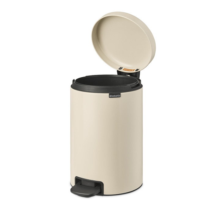 Кош за смет с педал Brabantia NewIcon 12L, Soft Beige Кош за смет с педал Brabantia NewIcon 12L, Soft Beige - Баня и почистване