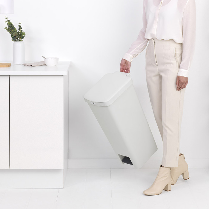 Кош за смет с педал Brabantia StepUp 40L, Light Grey Кош за смет с педал Brabantia StepUp 40L, Light Grey - Баня и почистване