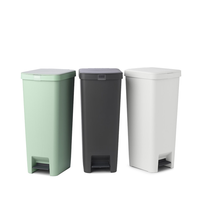 Кош за смет с педал Brabantia StepUp 40L, Light Grey Кош за смет с педал Brabantia StepUp 40L, Light Grey - Баня и почистване