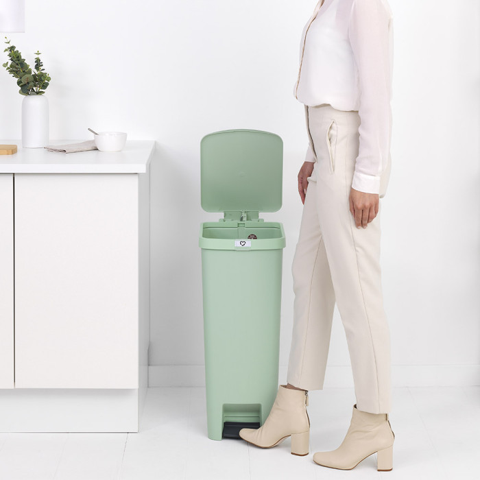 Кош за смет с педал Brabantia StepUp 40L, Jade Green Кош за смет с педал Brabantia StepUp 40L, Jade Green - Баня и почистване
