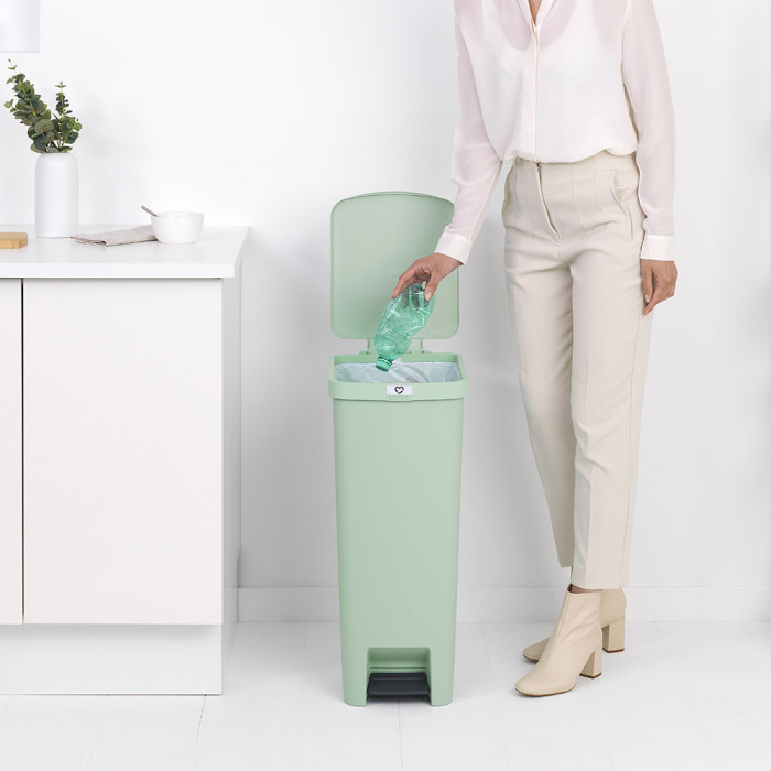 Кош за смет с педал Brabantia StepUp 40L, Jade Green Кош за смет с педал Brabantia StepUp 40L, Jade Green - Баня и почистване