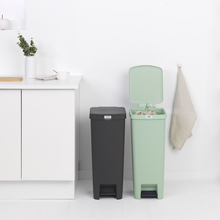 Кош за смет с педал Brabantia StepUp 40L, Jade Green Кош за смет с педал Brabantia StepUp 40L, Jade Green - Баня и почистване