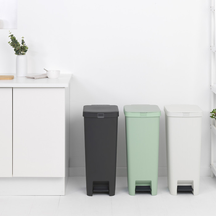 Кош за смет с педал Brabantia StepUp 40L, Jade Green Кош за смет с педал Brabantia StepUp 40L, Jade Green - Баня и почистване
