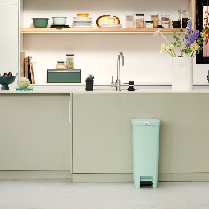 Кош за смет с педал Brabantia StepUp 40L, Jade Green Кош за смет с педал Brabantia StepUp 40L, Jade Green - Баня и почистване