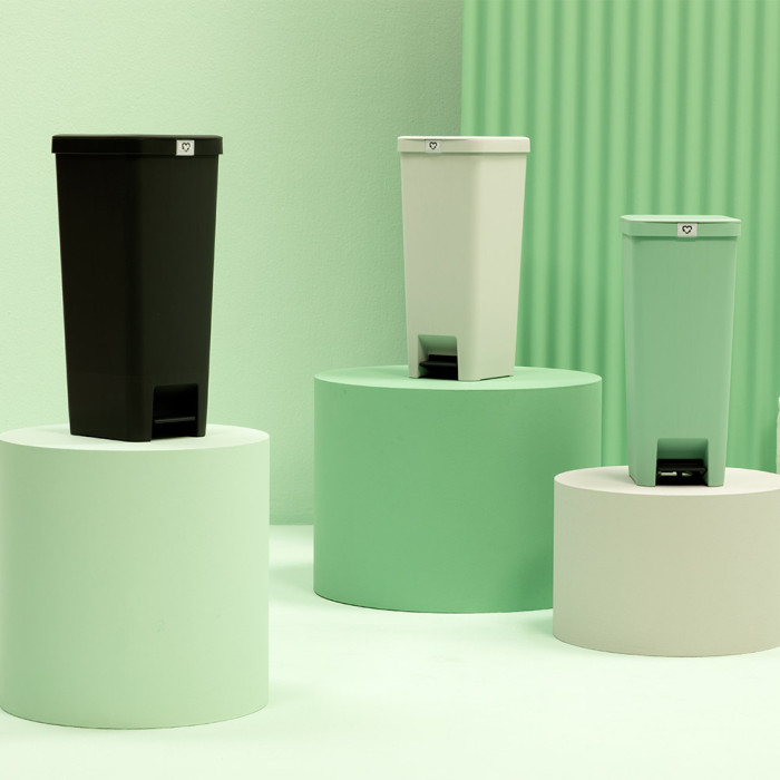 Кош за смет с педал Brabantia StepUp 40L, Jade Green Кош за смет с педал Brabantia StepUp 40L, Jade Green - Баня и почистване