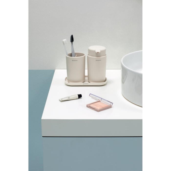 Комплект аксесоари за баня Brabantia ReNew Soft Beige 3 части Комплект аксесоари за баня Brabantia ReNew Soft Beige 3 части - Баня и почистване