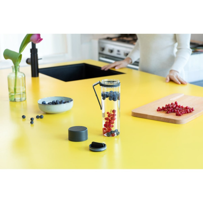Бутилка Brabantia Make&Take 500ml Dark Grey, с цедка Бутилка Brabantia Make&Take 500ml Dark Grey, с цедка - Кухня