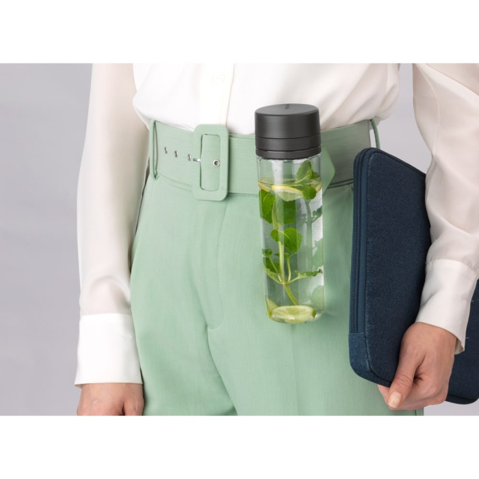 Бутилка Brabantia Make&Take 500ml Dark Grey, с цедка Бутилка Brabantia Make&Take 500ml Dark Grey, с цедка - Кухня