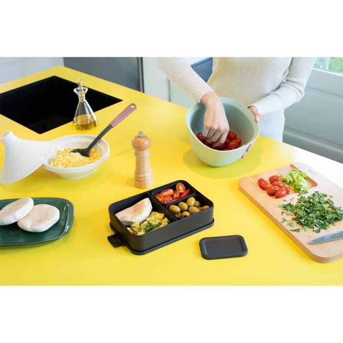 Кутия за обяд Brabantia Make&Take 2L, Dark Grey, с разделители Кутия за обяд Brabantia Make&Take 2L, Dark Grey, с разделители - Кухня