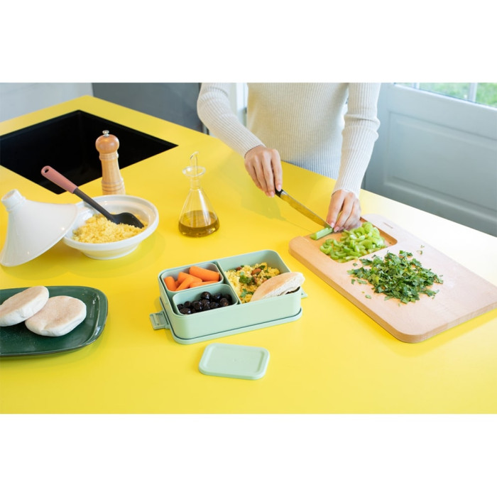 Кутия за обяд Brabantia Make&Take 2L, Jade Green, с разделители Кутия за обяд Brabantia Make&Take 2L, Jade Green, с разделители - Кухня