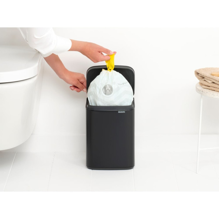 Кош за смет Brabantia Bo Small 4L, Matt Black Кош за смет Brabantia Bo Small 4L, Matt Black - Баня и почистване