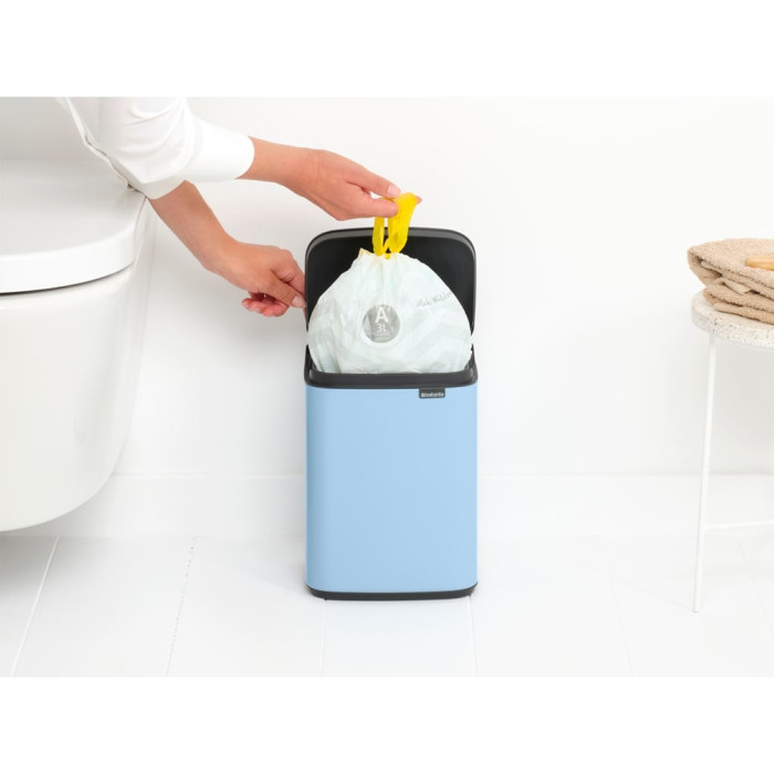 Кош за смет Brabantia Bo Small 4L, Dreamy Blue Кош за смет Brabantia Bo Small 4L, Dreamy Blue - Баня и почистване
