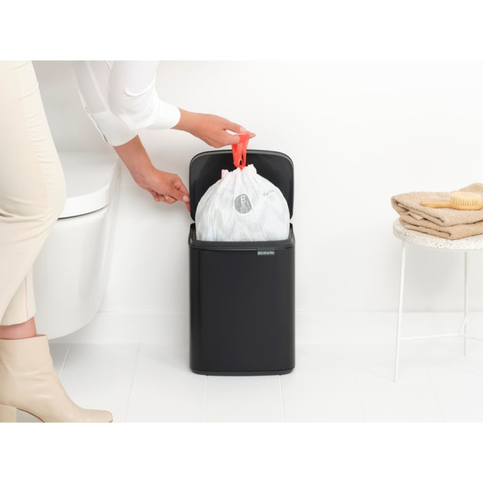Кош за смет Brabantia Bo Small 7L, Matt Black Кош за смет Brabantia Bo Small 7L, Matt Black - Баня и почистване