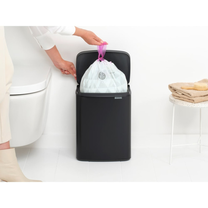 Кош за смет Brabantia Bo Small 12L, Matt Black Кош за смет Brabantia Bo Small 12L, Matt Black - Баня и почистване