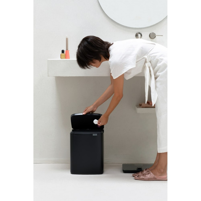 Кош за смет Brabantia Bo Small 12L, Matt Black Кош за смет Brabantia Bo Small 12L, Matt Black - Баня и почистване