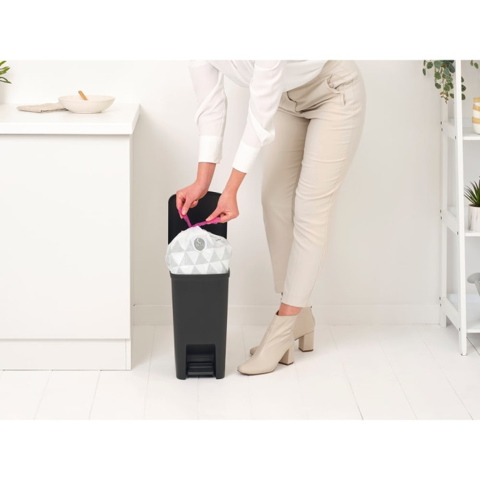 Кош за смет с педал Brabantia StepUp 10L, Dark Grey Кош за смет с педал Brabantia StepUp 10L, Dark Grey - Баня и почистване