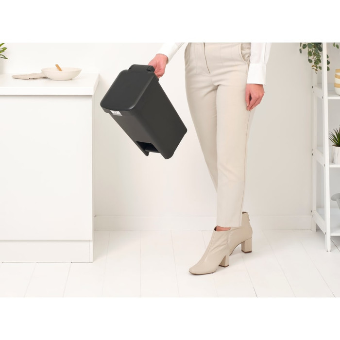Кош за смет с педал Brabantia StepUp 10L, Dark Grey Кош за смет с педал Brabantia StepUp 10L, Dark Grey - Баня и почистване