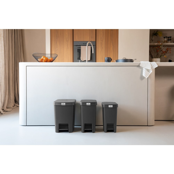 Кош за смет с педал Brabantia StepUp 10L, Dark Grey Кош за смет с педал Brabantia StepUp 10L, Dark Grey - Баня и почистване