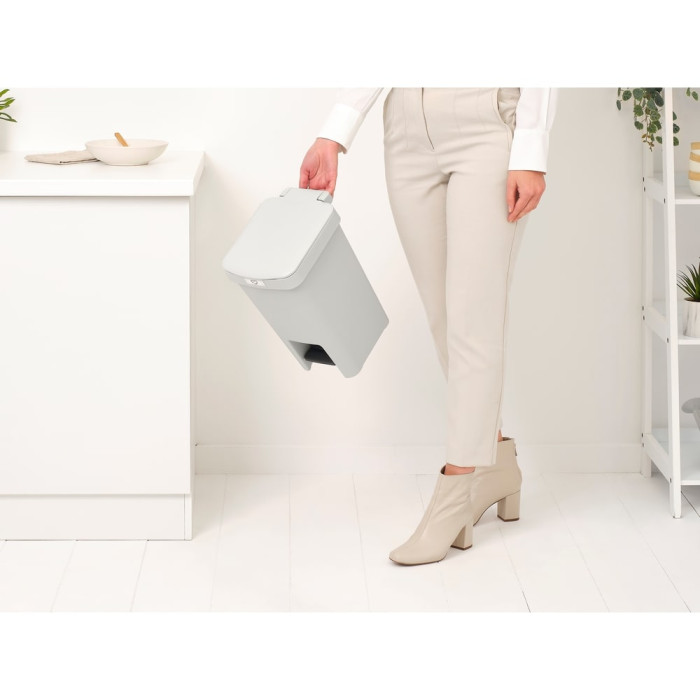 Кош за смет с педал Brabantia StepUp 10L, Light Grey Кош за смет с педал Brabantia StepUp 10L, Light Grey - Баня и почистване
