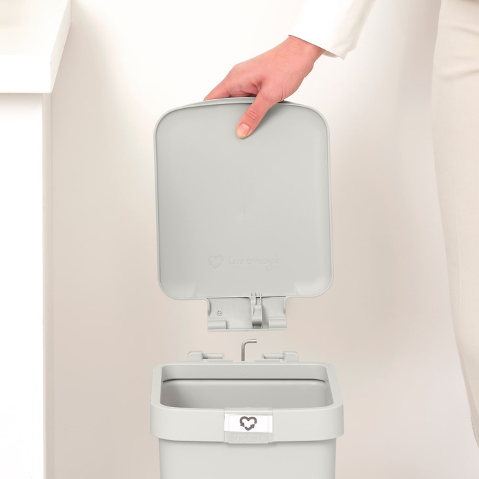 Кош за смет с педал Brabantia StepUp 10L, Light Grey Кош за смет с педал Brabantia StepUp 10L, Light Grey - Баня и почистване