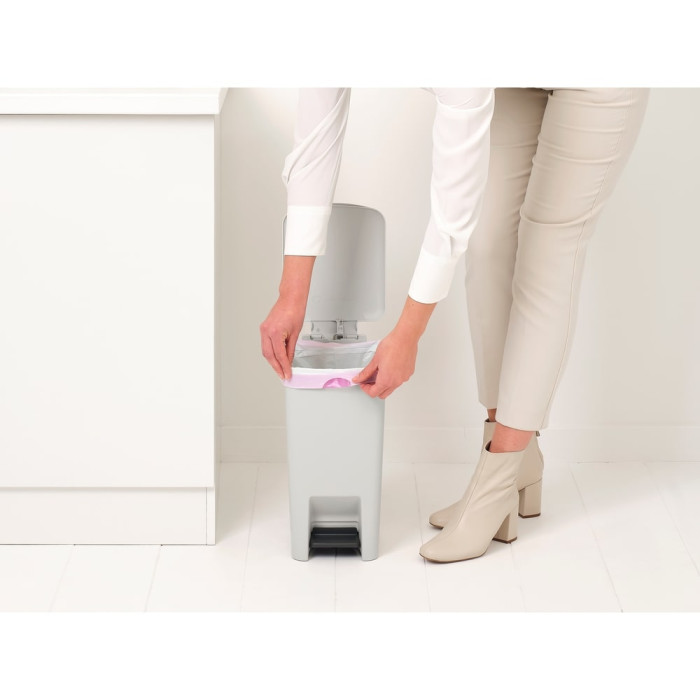 Кош за смет с педал Brabantia StepUp 10L, Light Grey Кош за смет с педал Brabantia StepUp 10L, Light Grey - Баня и почистване