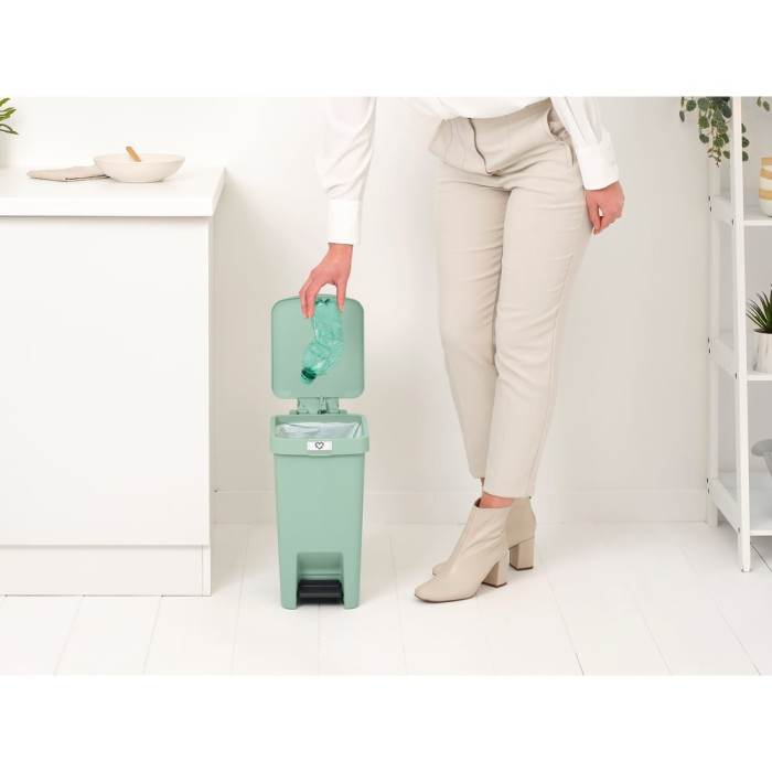 Кош за смет с педал Brabantia StepUp 10L, Jade Green Кош за смет с педал Brabantia StepUp 10L, Jade Green - Баня и почистване