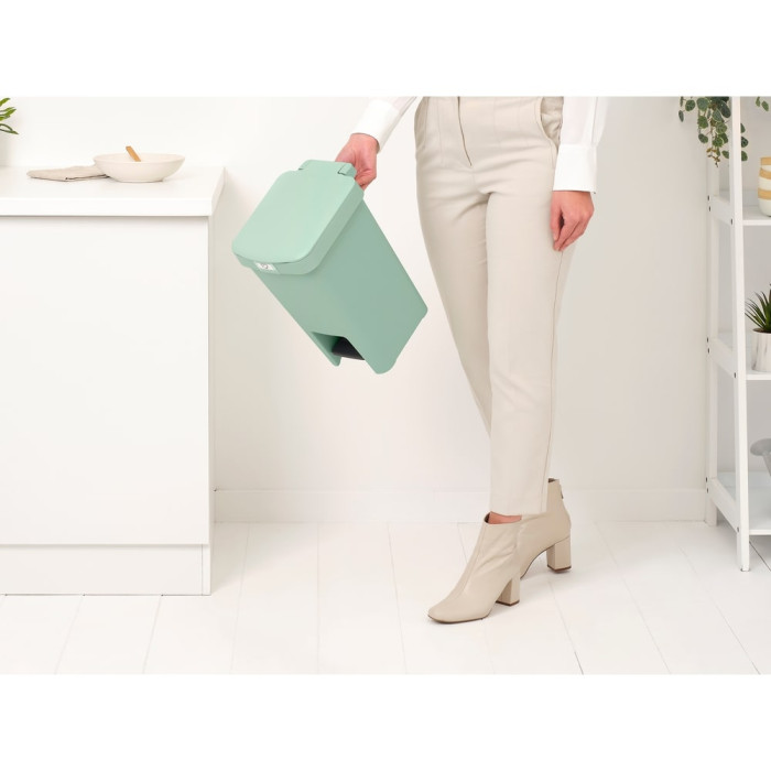 Кош за смет с педал Brabantia StepUp 10L, Jade Green Кош за смет с педал Brabantia StepUp 10L, Jade Green - Баня и почистване