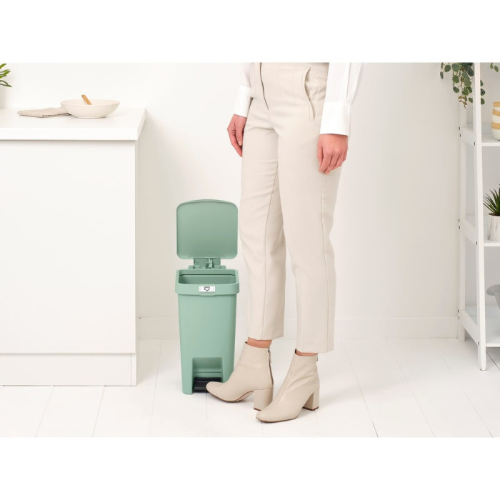 Кош за смет с педал Brabantia StepUp 10L, Jade Green Кош за смет с педал Brabantia StepUp 10L, Jade Green - Баня и почистване
