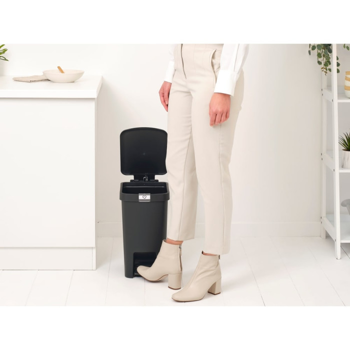Кош за смет с педал Brabantia StepUp 16L, Dark Grey - Баня и почистване