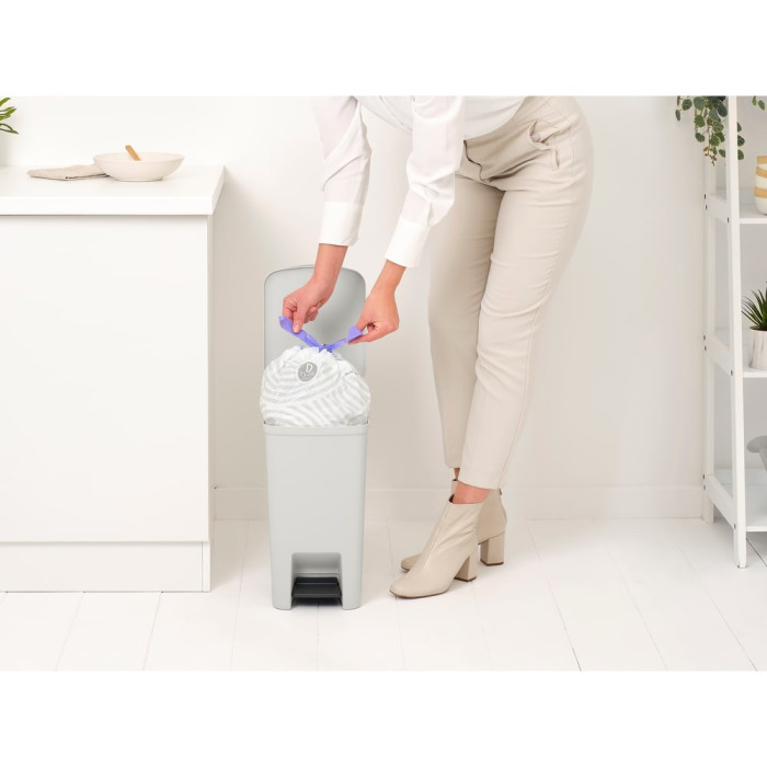 Кош за смет с педал Brabantia StepUp 16L, Light Grey Кош за смет с педал Brabantia StepUp 16L, Light Grey - Баня и почистване