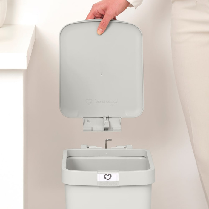 Кош за смет с педал Brabantia StepUp 16L, Light Grey Кош за смет с педал Brabantia StepUp 16L, Light Grey - Баня и почистване
