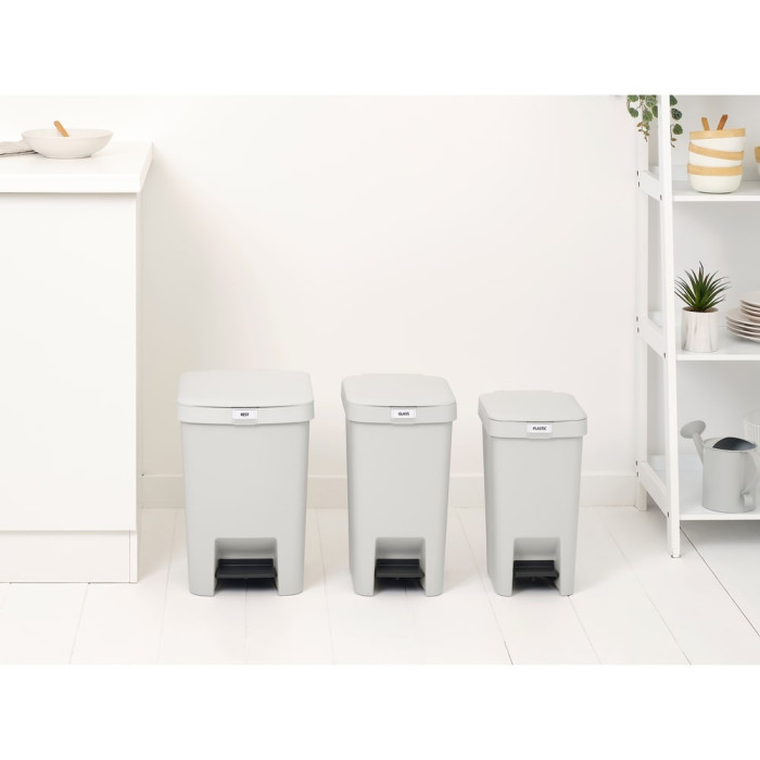 Кош за смет с педал Brabantia StepUp 16L, Light Grey Кош за смет с педал Brabantia StepUp 16L, Light Grey - Баня и почистване