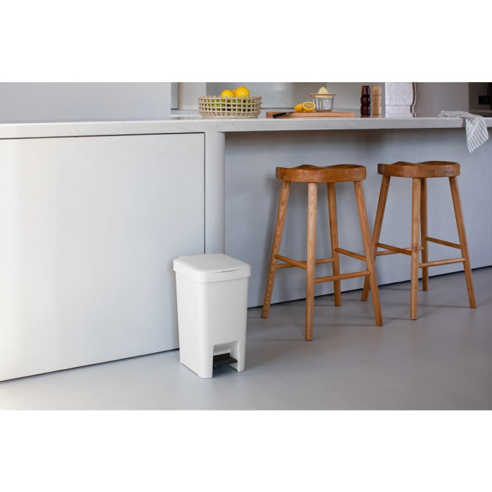 Кош за смет с педал Brabantia StepUp 16L, Light Grey Кош за смет с педал Brabantia StepUp 16L, Light Grey - Баня и почистване