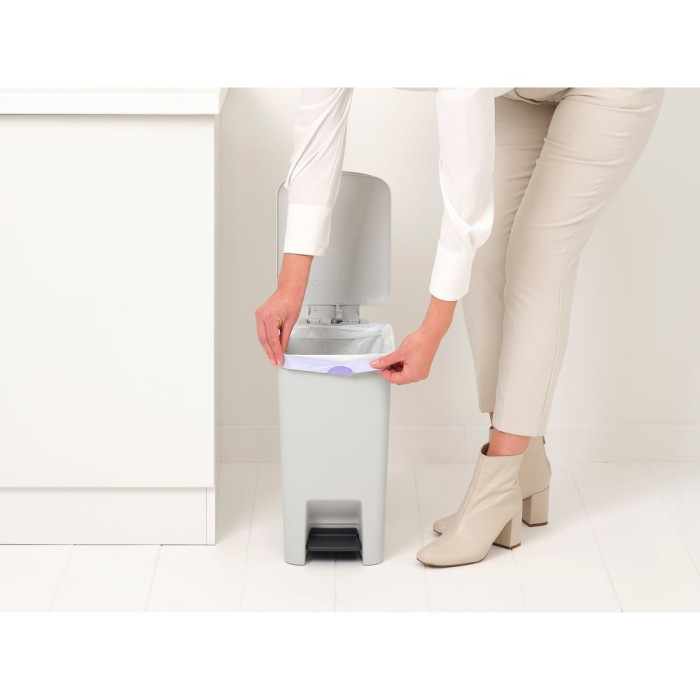 Кош за смет с педал Brabantia StepUp 16L, Light Grey Кош за смет с педал Brabantia StepUp 16L, Light Grey - Баня и почистване