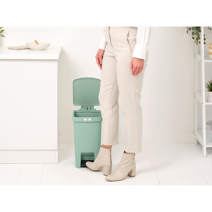 Кош за смет с педал Brabantia StepUp 16L, Jade Green Кош за смет с педал Brabantia StepUp 16L, Jade Green - Баня и почистване