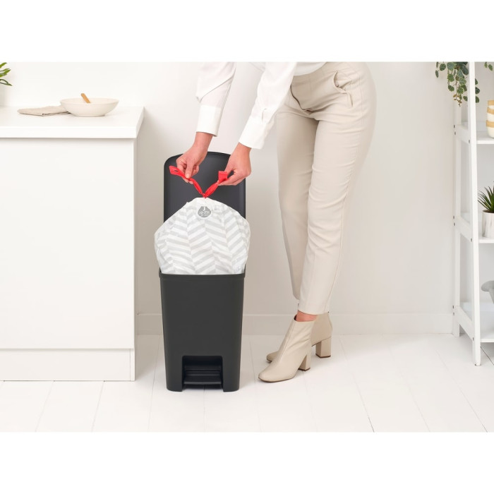 Кош за смет с педал Brabantia StepUp 25L, Dark Grey Кош за смет с педал Brabantia StepUp 25L, Dark Grey - Баня и почистване