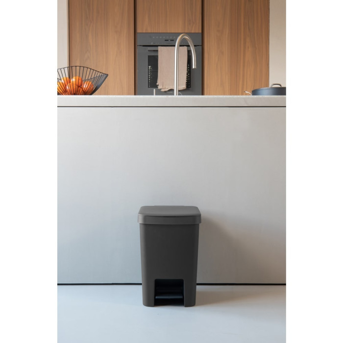 Кош за смет с педал Brabantia StepUp 25L, Dark Grey Кош за смет с педал Brabantia StepUp 25L, Dark Grey - Баня и почистване