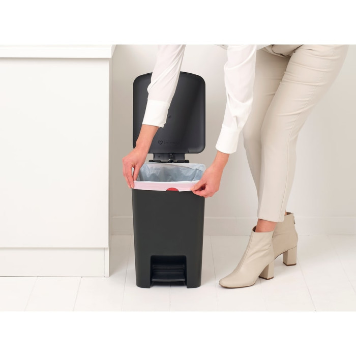 Кош за смет с педал Brabantia StepUp 25L, Dark Grey Кош за смет с педал Brabantia StepUp 25L, Dark Grey - Баня и почистване