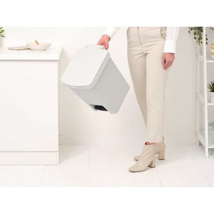 Кош за смет с педал Brabantia StepUp 25L, Light Grey Кош за смет с педал Brabantia StepUp 25L, Light Grey - Баня и почистване