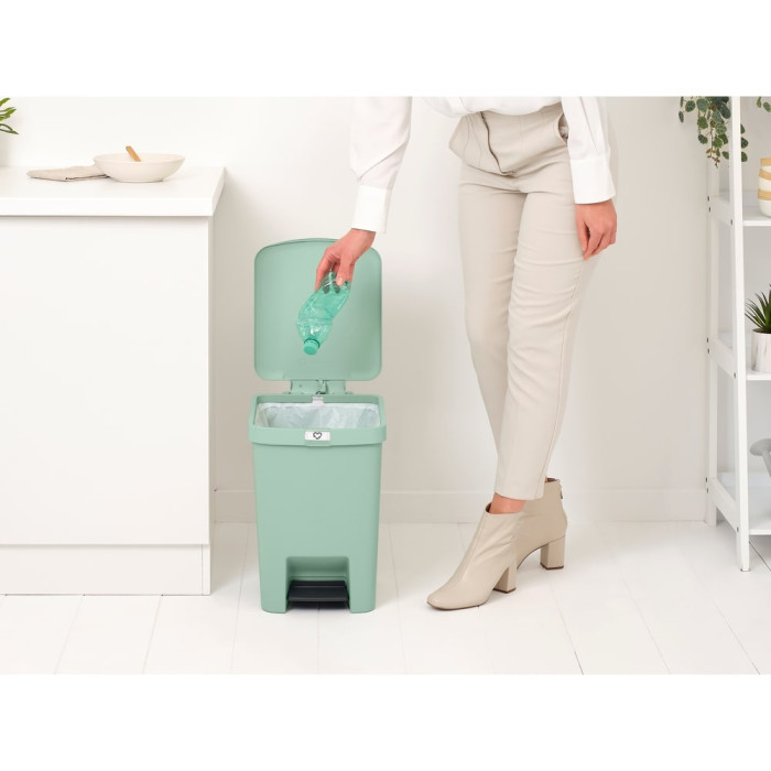 Кош за смет с педал Brabantia StepUp 25L, Jade Green Кош за смет с педал Brabantia StepUp 25L, Jade Green - Баня и почистване