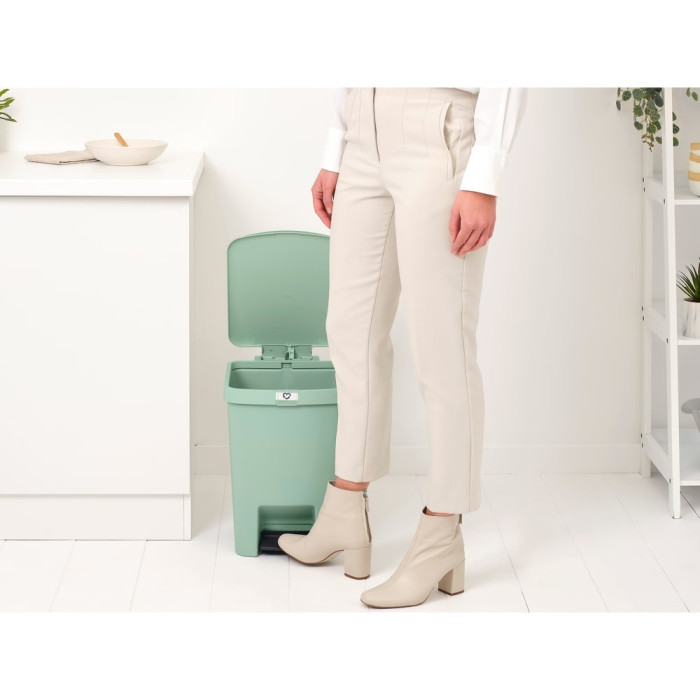 Кош за смет с педал Brabantia StepUp 25L, Jade Green Кош за смет с педал Brabantia StepUp 25L, Jade Green - Баня и почистване