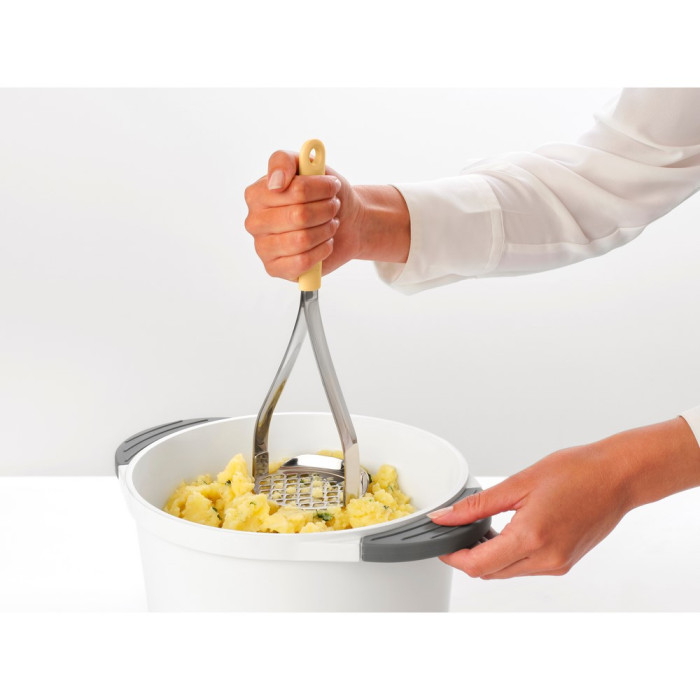 Преса за картофи Brabantia Tasty+ Vanilla Yellow, с подвит ръб за загребване - Кухня
