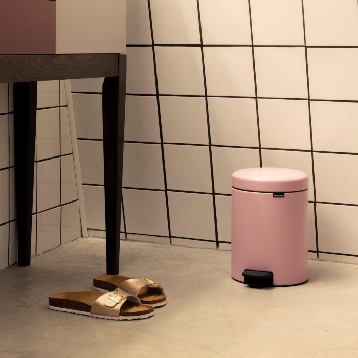 Кош за смет с педал Brabantia NewIcon 5L, Lilac Pink Кош за смет с педал Brabantia NewIcon 5L, Lilac Pink